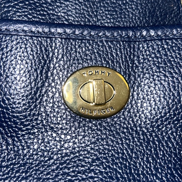 Tommy Hilfiger purse - Picture 4 of 9